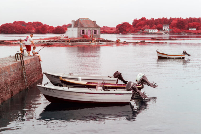Bretagne-Morbihan-tourisme-patrimoine-nature-payage-infrarouge-aerochrome-alternatif-rouge-artiste-photographe-Pierre-Louis-Ferrer