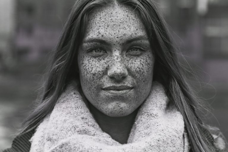 Illustration de l'article de Kolari Vision traitant de la photographie en ultraviolet, par le photographe Pierre-Louis Ferrer, spécialiste en photographie dans l'ultraviolet et l'infrarouge.